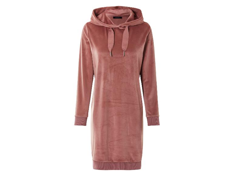 Une robe en velours rose à capuche de la marque Esmara.
