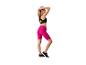 Femme portant un soutien-gorge et short Crivit rose, tenue de sport.