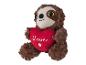 Un paresseux en peluche tenant un cœur rouge avec l'inscription 'Love'