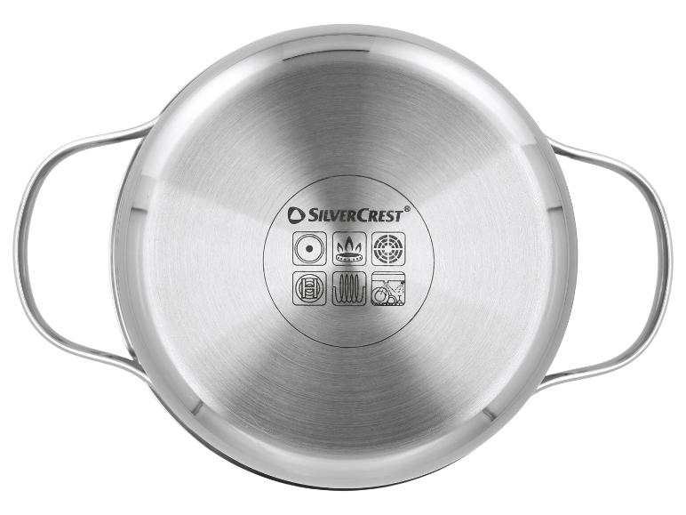 Fond d'une casserole en acier inoxydable avec divers symboles de compatibilité de plaque de cuisson.