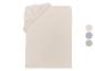 Drap-housse beige avec élastique, avec étiquette visible et trois échantillons de couleur.