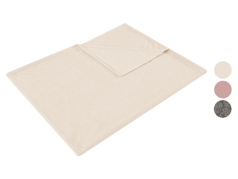 Couverture polaire beige avec échantillons de couleurs pour les options rose et gris à motifs.