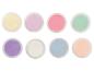 Six pots avec différentes couleurs de crème.