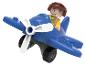 Un avion jouet bleu avec un pilote.