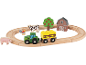 Ensemble de train de ferme en bois avec tracteur, wagon, animaux, arbre et grange sur rail.