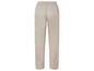 Pantalon beige avec taille élastique.