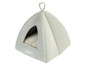 Un panier pour chien ou chat gris clair en forme de triangle de la marque Zooarrt.