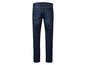 Un jean bleu pour homme.