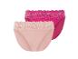 Deux paires de culottes en dentelle, une rose et une rose foncé.