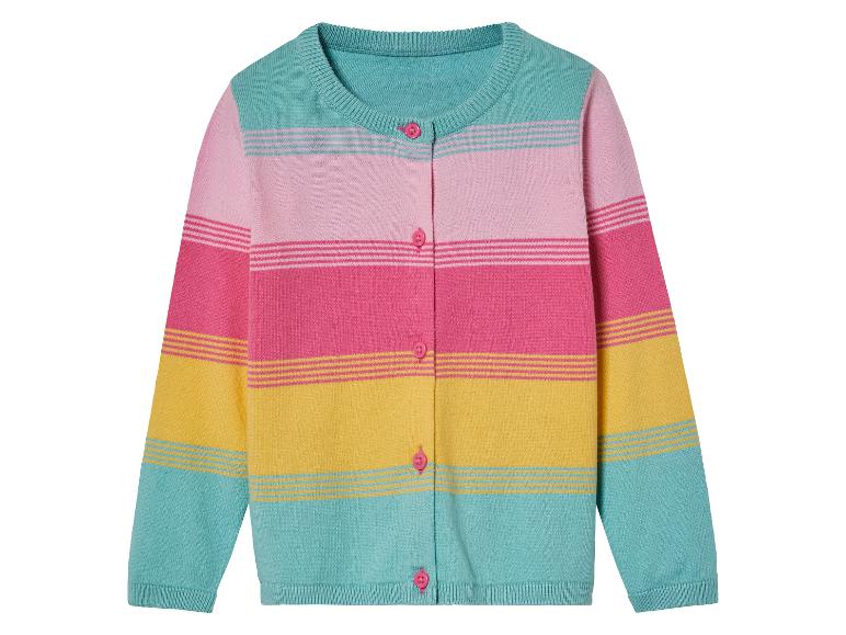 Un cardigan en tricot à rayures roses, jaunes et bleues avec des boutons.