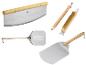Coupe-pizza, pelle à pizza, brosse de barbecue et spatule avec manches en bois.