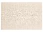 Tapis rectangulaire beige avec texture tricotée.