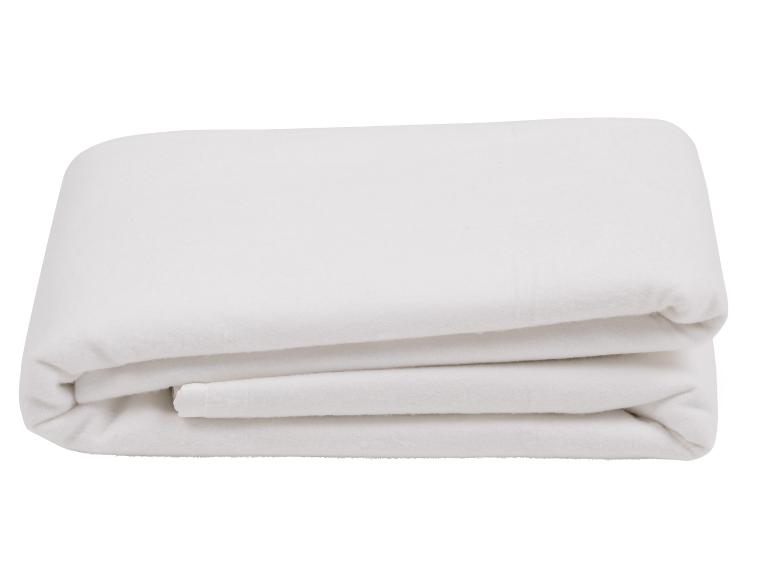 Couverture polaire blanche pliée