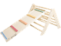 Cadre d'escalade en bois avec toboggan et barreaux colorés pour enfants.