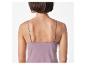 Vue arrière d'une femme portant une camisole mauve.