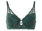 Un soutien-gorge vert en dentelle.