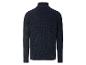 Un pull bleu marine en maille à col roulé.
