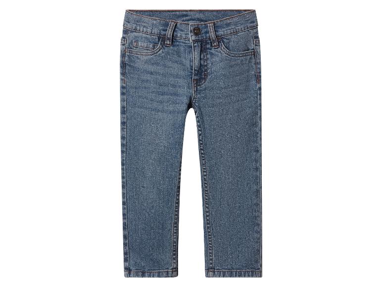 Jean bleu pour enfant avec surpiqûres marron.