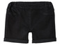 Short en jean noir avec ourlet retroussé.