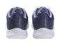 Deux paires de baskets bleues avec des semelles blanches.