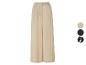Pantalons amples beige, disponibles aussi en noir et imprimé.