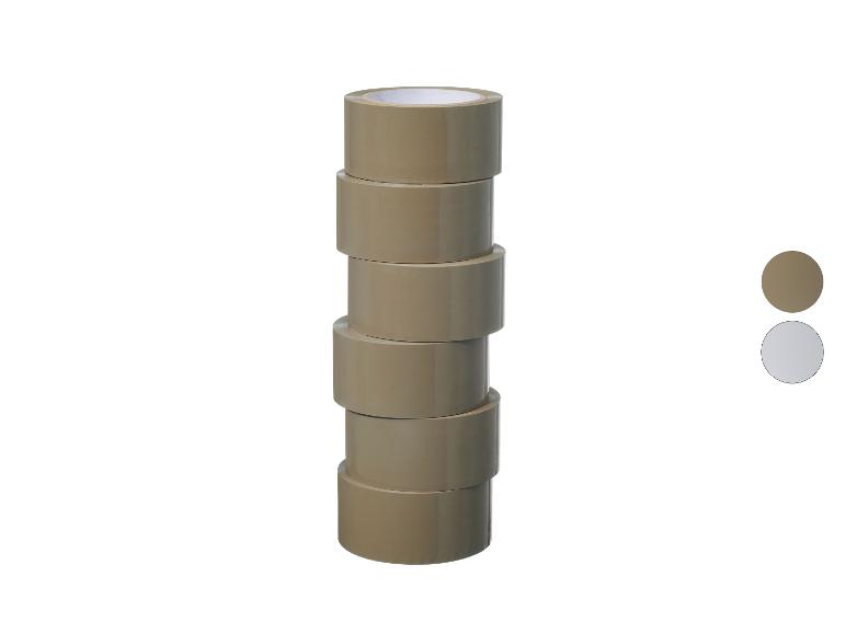 Pile de six rouleaux de ruban adhésif d'emballage marron sur fond blanc.