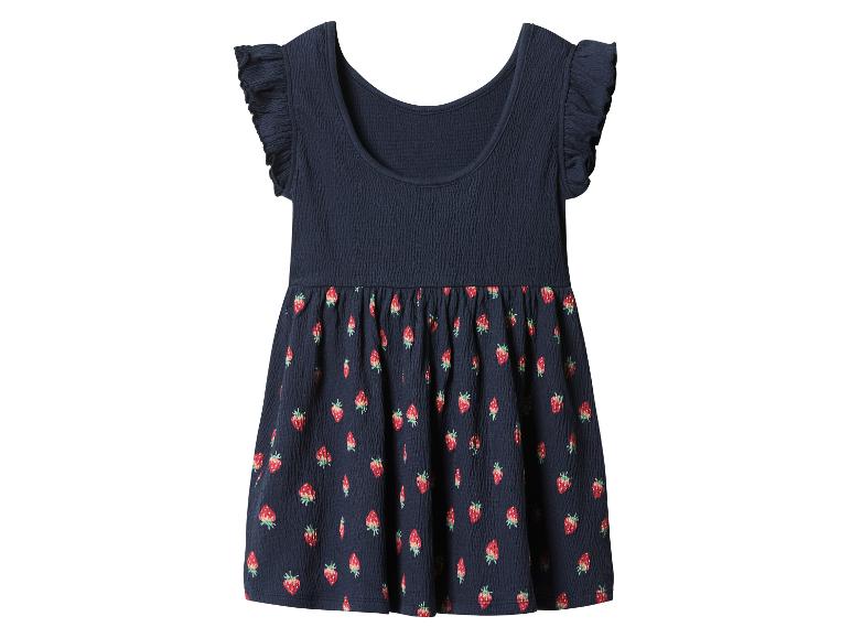 Robe bébé bleu marine avec manches à volants et imprimé fraises sur la jupe.