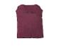 Une veste pliable de couleur vin de la marque Packable.