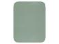 Un tapis vert rectangulaire aux coins arrondis.