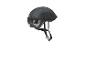 Couvre-casque de pluie noir sur un casque de vélo.