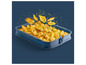 Des tranches de pommes de terre grillées dans un moule bleu Coox.