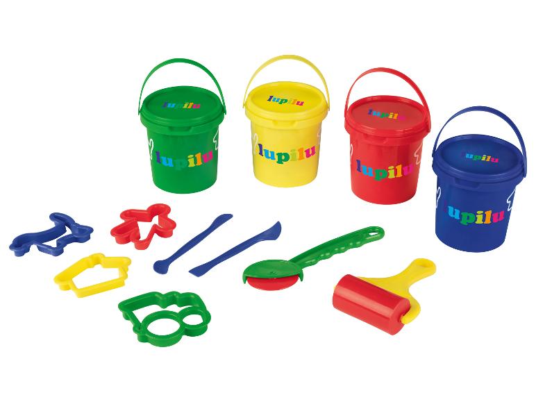 Ensemble de pâte à modeler Lupilu avec quatre seaux colorés et accessoires.