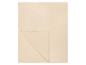 Couverture ou drap beige clair, plié avec un bord cousu.