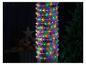 Éclairage LED multicolore enroulé autour d'un tronc d'arbre.
