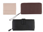 Trois portefeuilles en cuir : un rose, un marron et un noir.