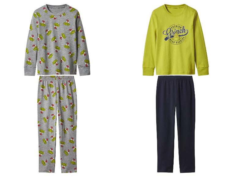 Deux ensembles de pyjama Grinch pour enfants : un gris à motifs et un jaune avec texte.