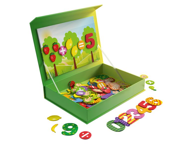 Boîte en bois avec des pièces magnétiques de fruits, chiffres et symboles mathématiques pour enfants.