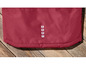 Une veste rouge avec le logo Cool.