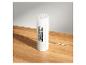 Petit ventilateur et chauffage blanc sur une table en bois.