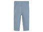 Un legging rayé bleu pour bébé.