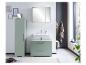 Salle de bain moderne avec meuble-lavabo vert sauge, armoire haute et armoire à pharmacie miroir.