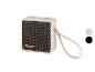 Enceinte portable blanche avec grille métallique et dragonne.