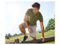 T-shirt et shorts pour homme, style décontracté, près d'un champ.