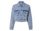 Veste en jean bleu clair, coupe courte.