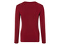 Un t-shirt à manches longues de couleur rouge foncé.