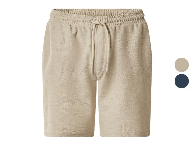 Short de jogging beige avec cordon de serrage ajustable, également disponible en bleu marine.