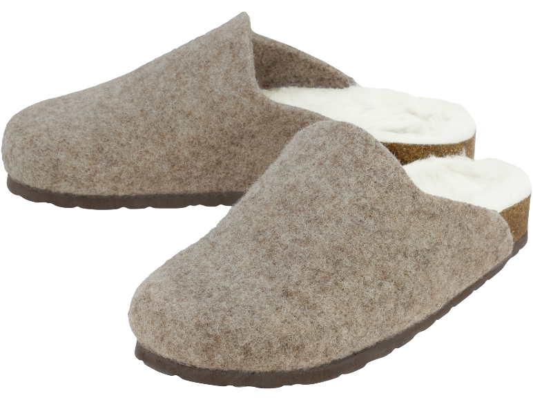 Paire de chaussons en feutre marron clair avec doublure intérieure blanche et semelle en liège.
