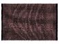 Tapis design avec texture tissée dans des tons rose et noir.