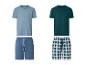 Deux ensembles de pyjamas pour hommes : un bleu uni et un vert à carreaux.