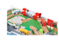 Table de jeu en bois avec train, tunnel et accessoires.